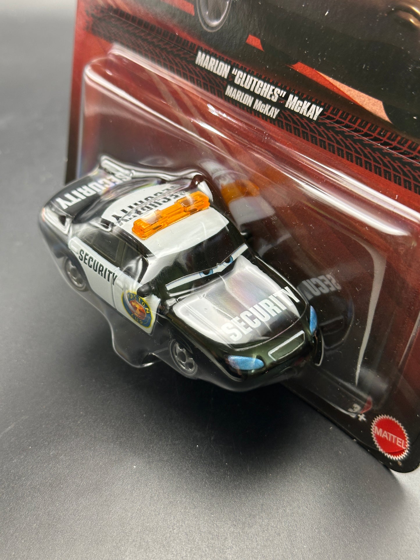 DISNEY PIXAR CARS - MARLON CLUTCHES MCKAY - CARS - DIECAST