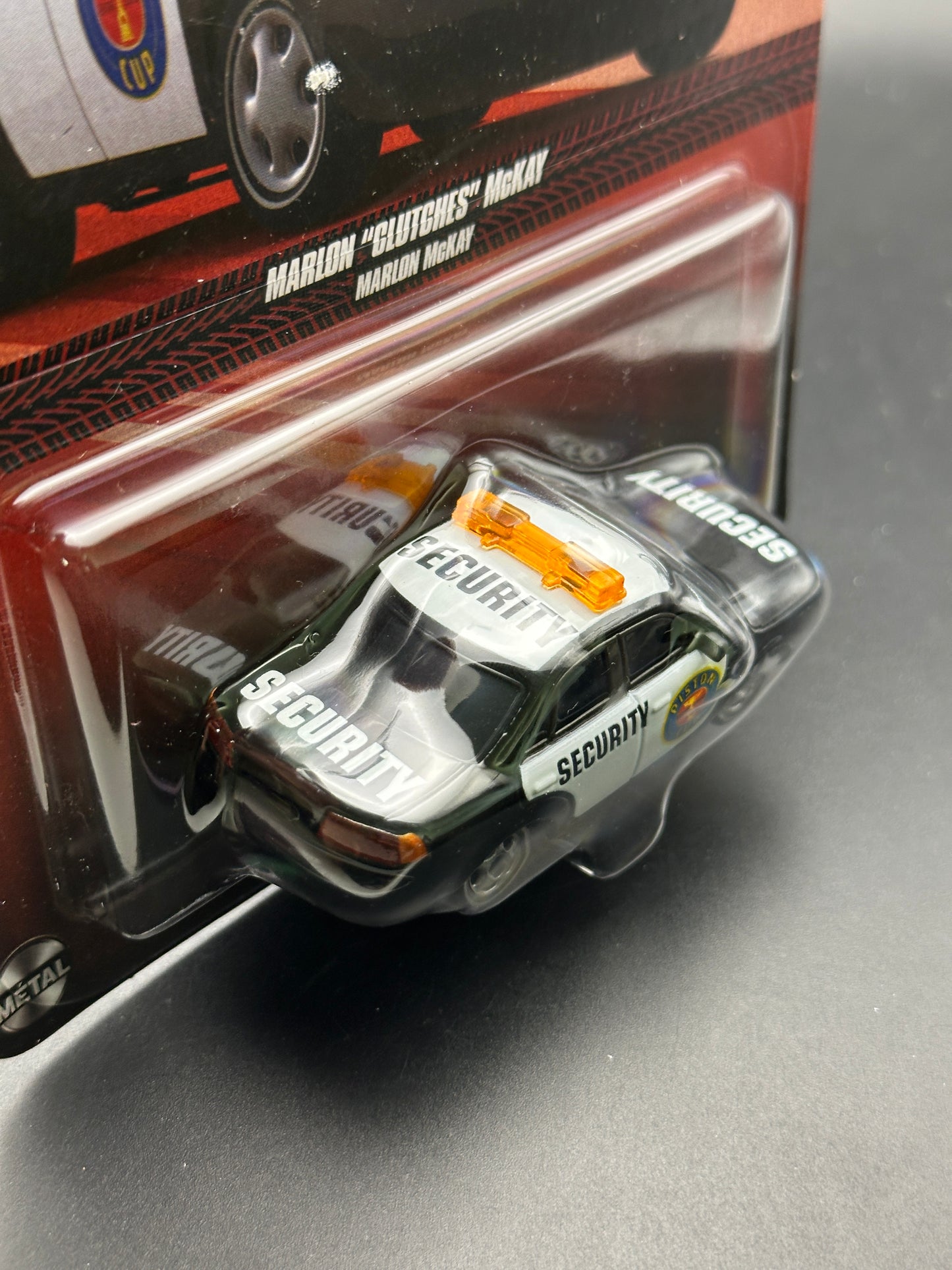 DISNEY PIXAR CARS - MARLON CLUTCHES MCKAY - CARS - DIECAST