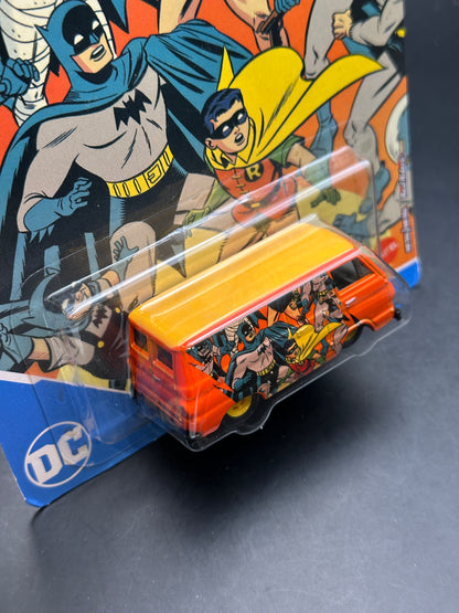 HOT WHEELS - 66 DODGE A100 (2022) - BATMAN - POP CULTURE 2/5
