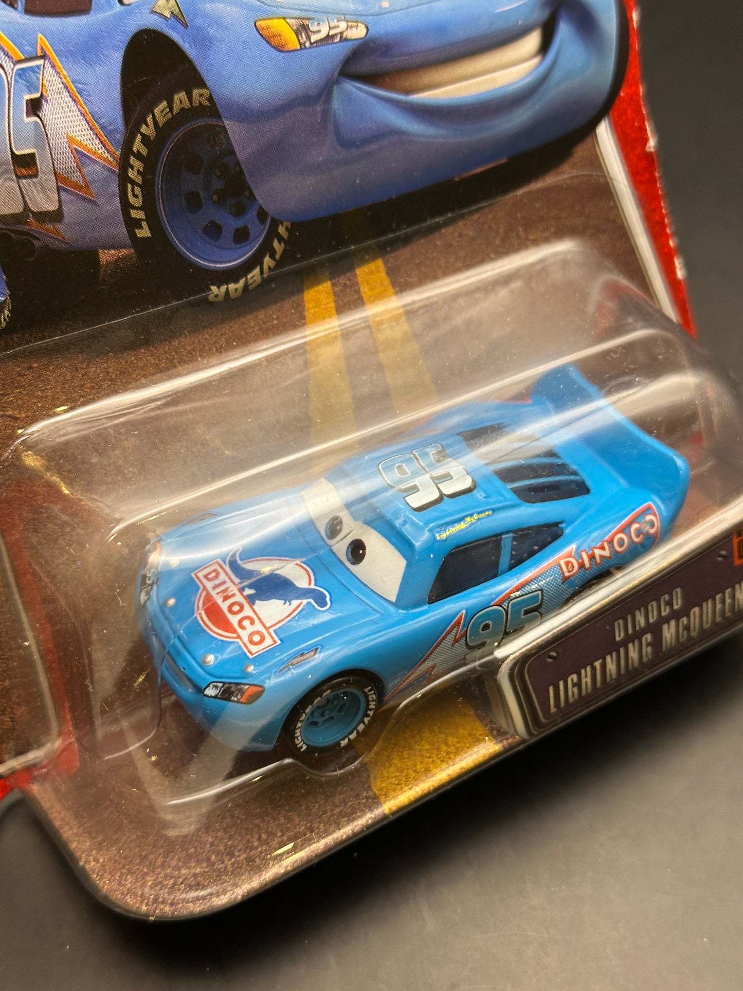 DISNEY PIXAR THE WORLD OF CARS - DINOCO LIGHTNING MCQUEEN - DIECAST