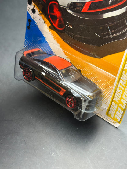 HOT WHEELS - FORD MUSTANG BOSS 302 LAGUNA SECA (2012) - HW 2012 PREMIERE