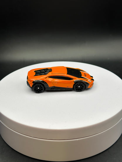 HOT WHEELS - LAMBORGHINI HURACAN STERRATO (2024) - HW DIRT 6/10 - LOOSE