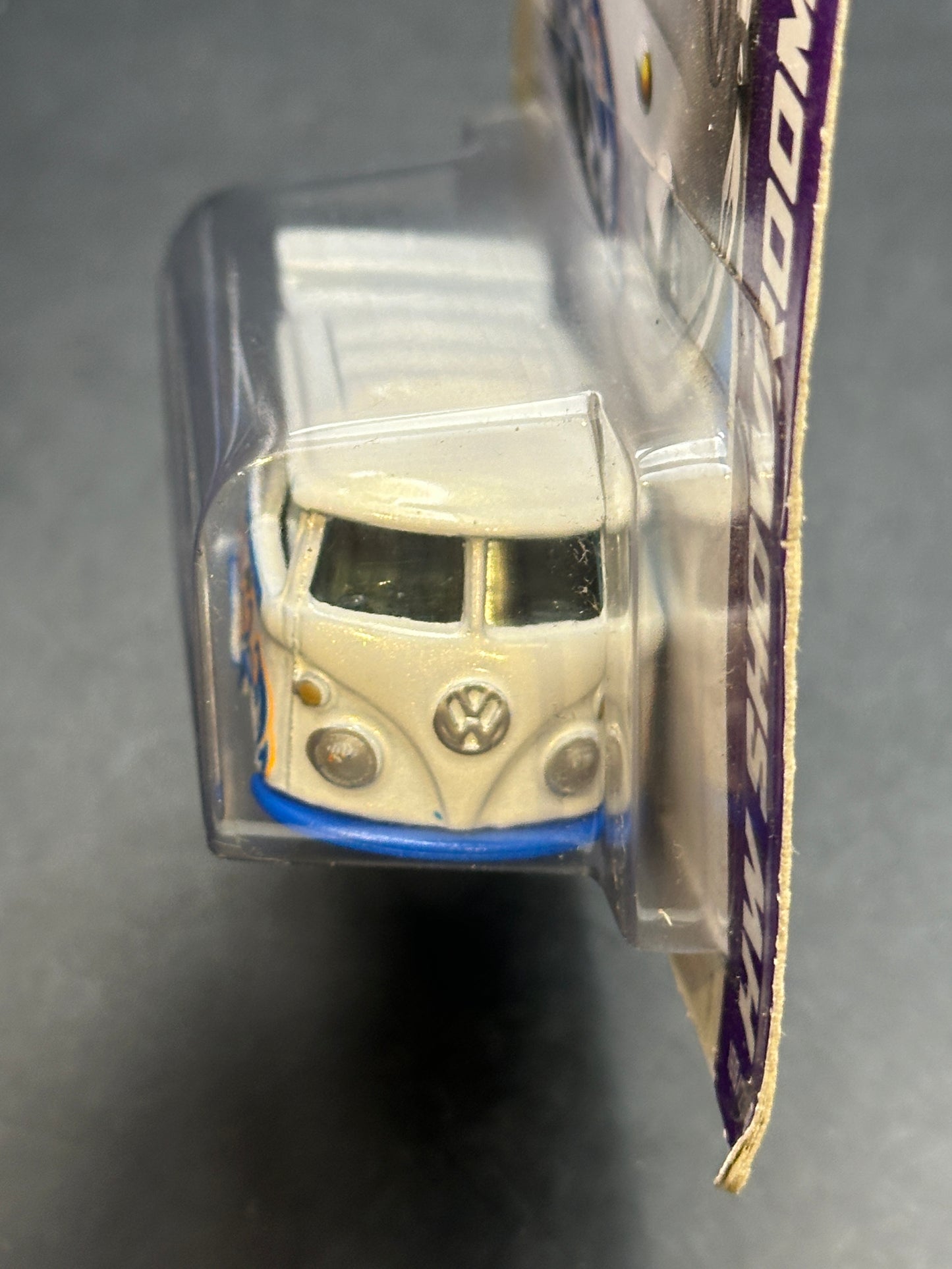 HOT WHEELS - VOLKSWAGEN KOOL KOMBI (2013) - HW SHOWROOM