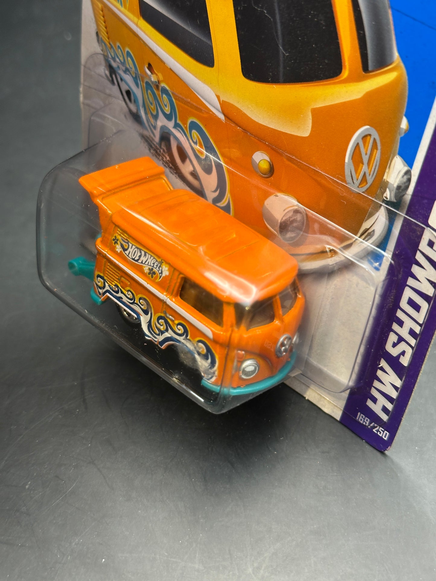 HOT WHEELS - VOLKSWAGEN KOOL KOMBI (2013) - HW SHOWROOM