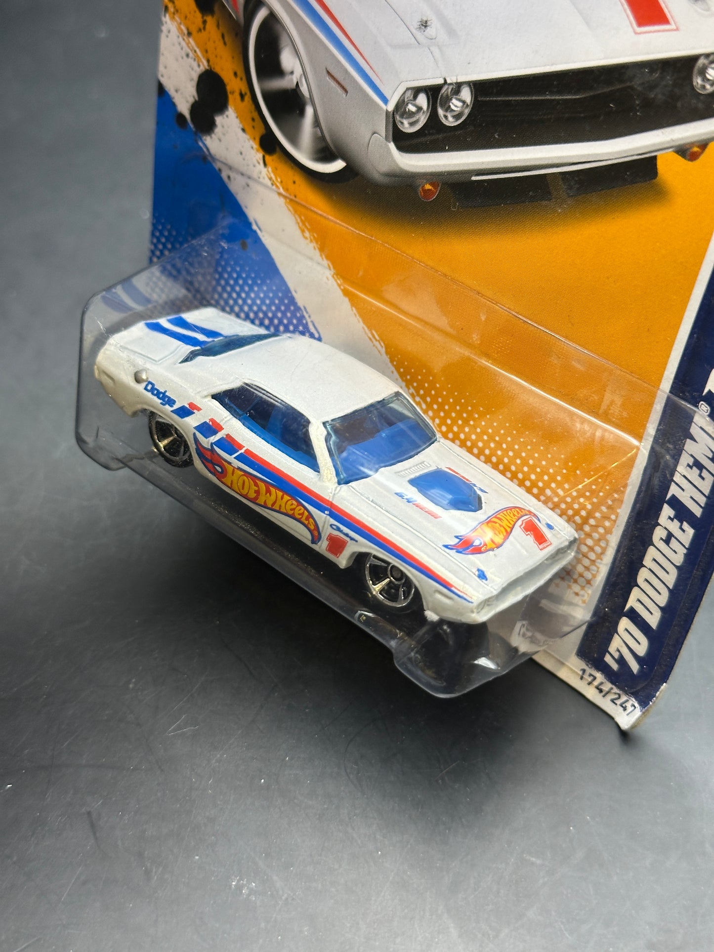 HOT WHEELS - 70 DODGE HEMI CHALLENGER (2012) - HW RACING 4/10