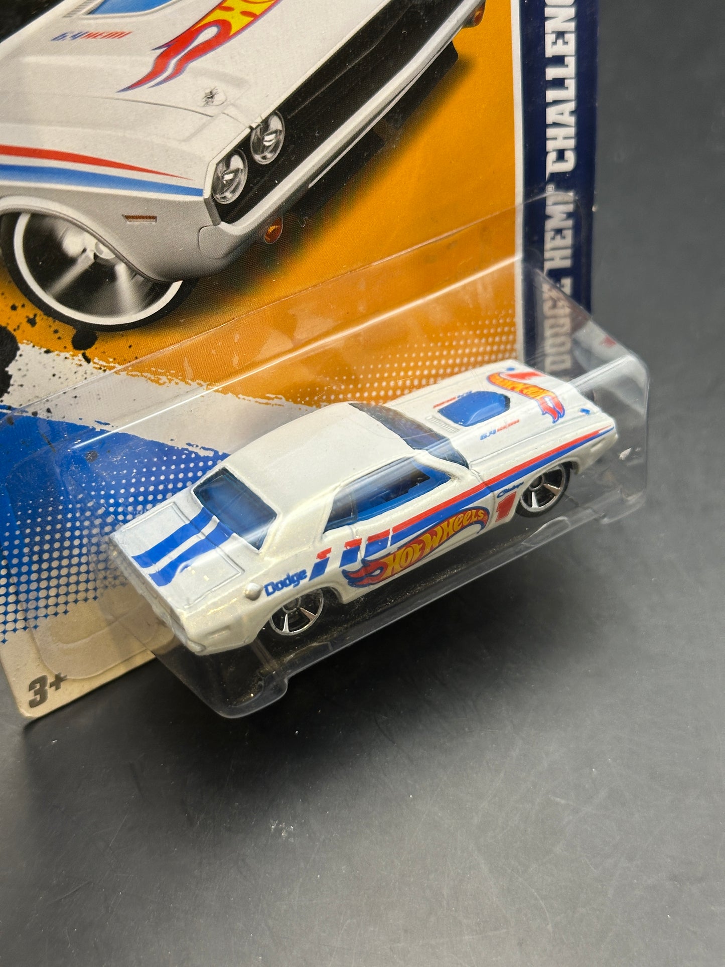 HOT WHEELS - 70 DODGE HEMI CHALLENGER (2012) - HW RACING 4/10
