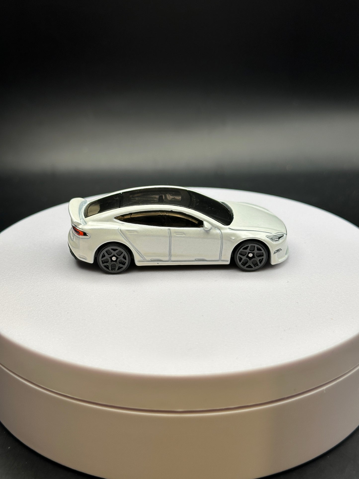 HOT WHEELS - TESLA MODEL S PLAID (2025) - HW EV 1/10 - LOOSE