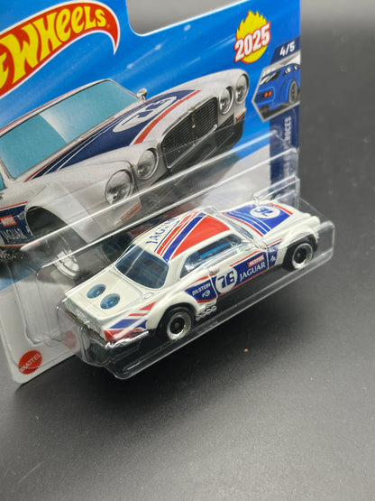 HOT WHEELS - JAGUAR XJC V12 (2025) - HW WILD WIDEBODY 4/5