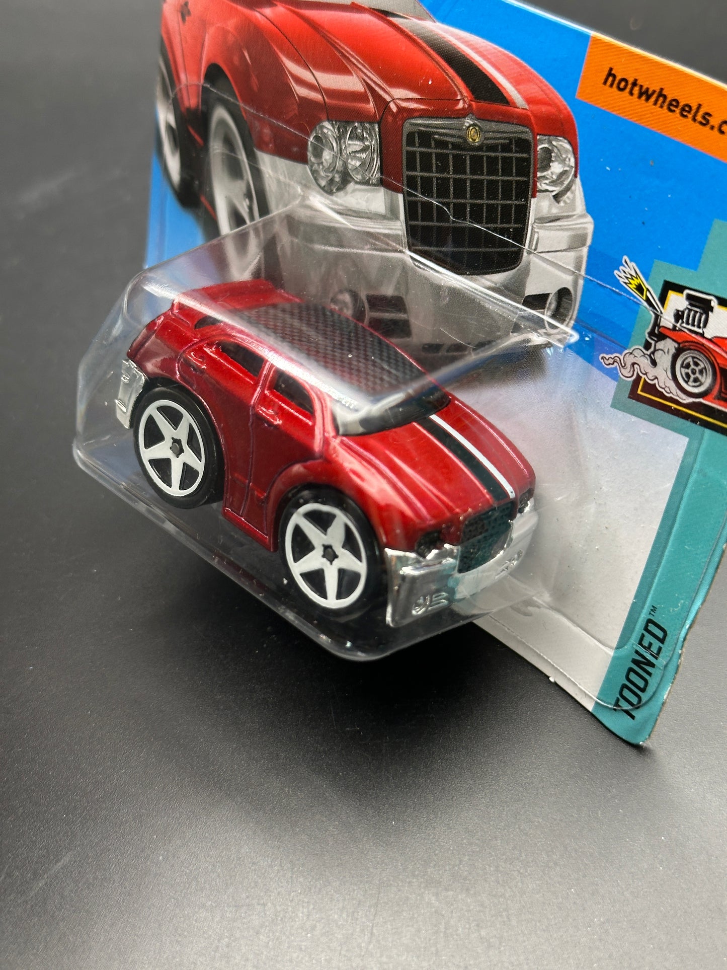 HOT WHEELS - CHRYSLER 300C - (2018) - HW TOONED 2/5