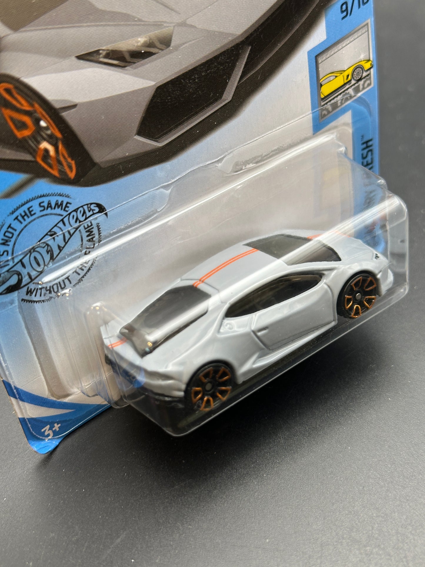 HOT WHEELS - LAMBORGHINI HURACAN (2019) - HW FACTORY FRESH 9/10