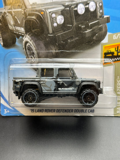 HOT WHEELS - 15 LAND ROVER DEFENDER DOUBLE CAB (2019) - HW BAJA BLAZERS 6/10