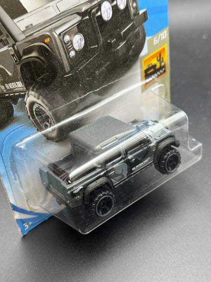 HOT WHEELS - 15 LAND ROVER DEFENDER DOUBLE CAB (2019) - HW BAJA BLAZERS 6/10