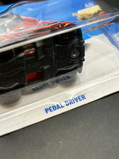 HOT WHEELS - PEDAL DRIVER (2025) - TREASURE HUNT - HW RIDE ONS 4/5