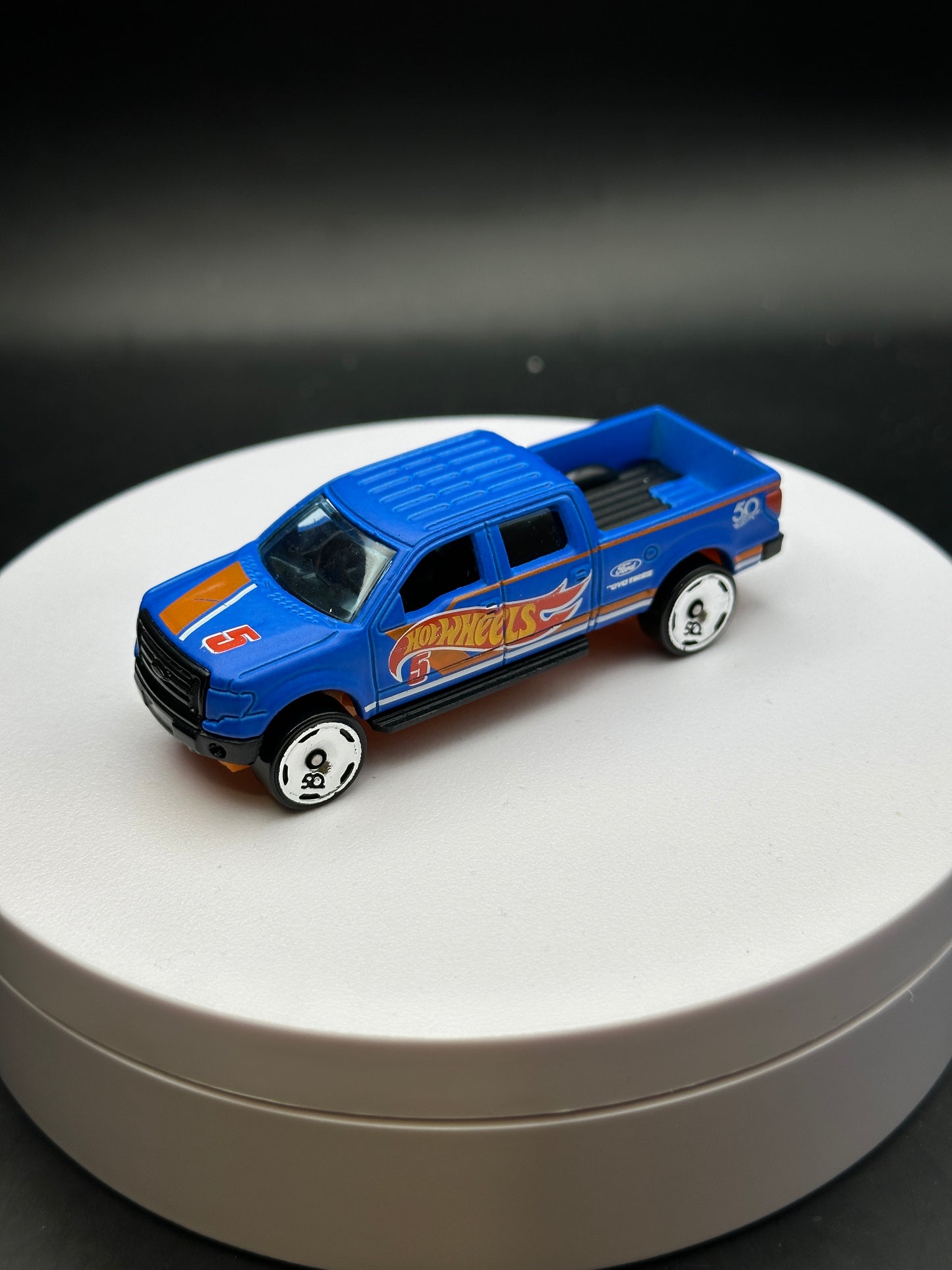 HOT WHEELS - 2009 FORD F-150 (2018) - HW 50th RACE TEAM 4/10 - LOOSE