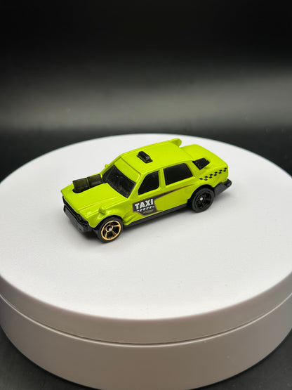 HOT WHEELS - TIME ATTAXI (2017) - HW CITY WORKS 4/10 - LOOSE