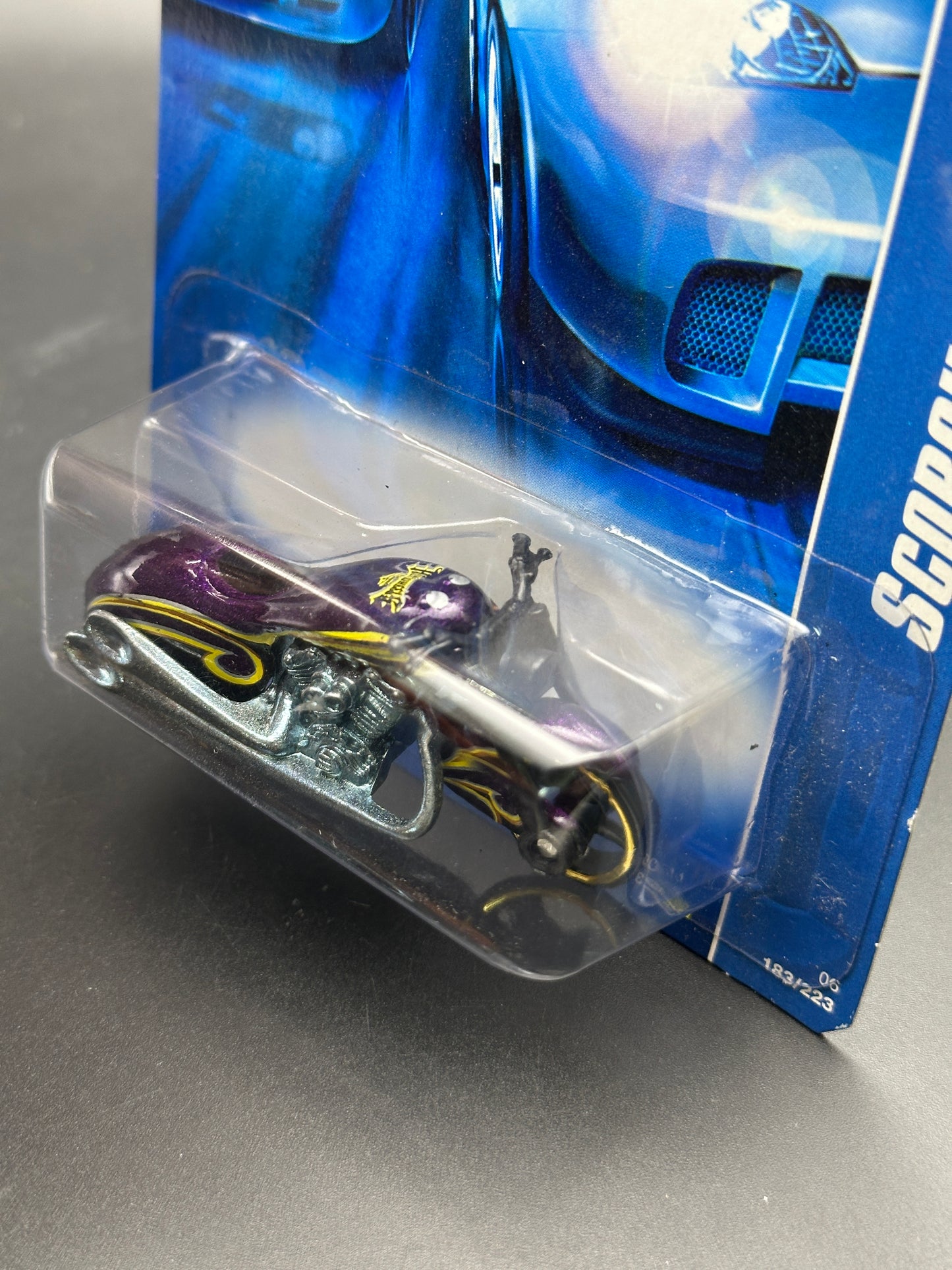 HOT WHEELS - SCORCHIN SCOOTER (2006) - HW 2006 MAINLINE #183