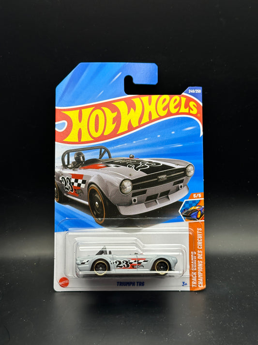 HOT WHEELS - TRIUMPH TR6 - TREASURE HUNT (2025) - HW TRACK CHAMPS 5/5