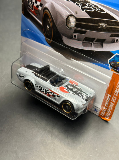 HOT WHEELS - TRIUMPH TR6 - TREASURE HUNT (2025) - HW TRACK CHAMPS 5/5