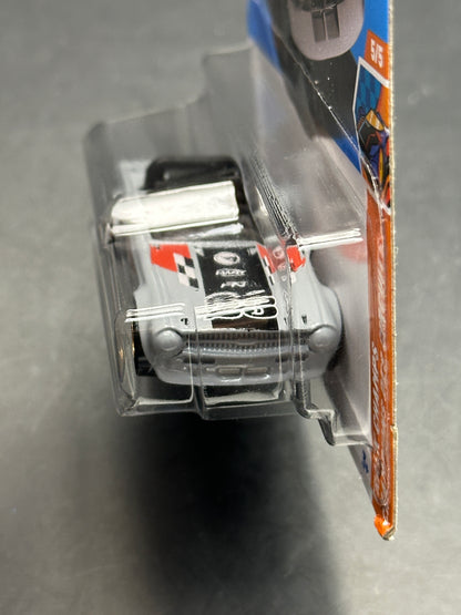 HOT WHEELS - TRIUMPH TR6 - TREASURE HUNT (2025) - HW TRACK CHAMPS 5/5