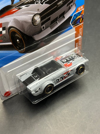 HOT WHEELS - TRIUMPH TR6 - TREASURE HUNT (2025) - HW TRACK CHAMPS 5/5
