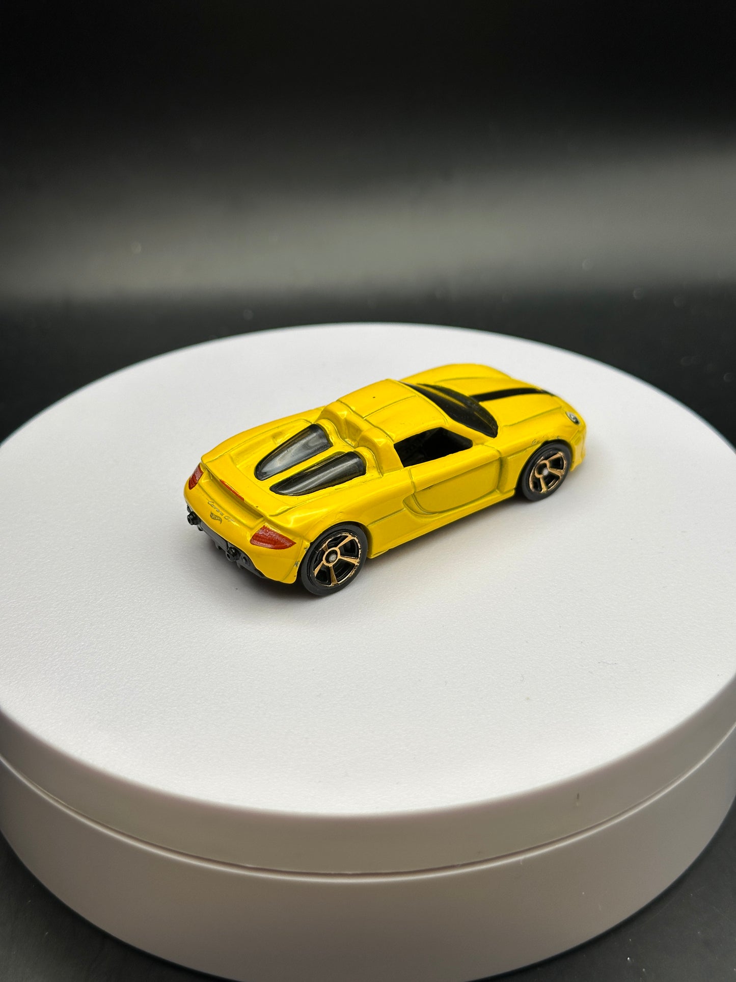 HOT WHEELS - PORSCHE CARRERA GT (2016) - HW EXOTICS 4/10 - LOOSE