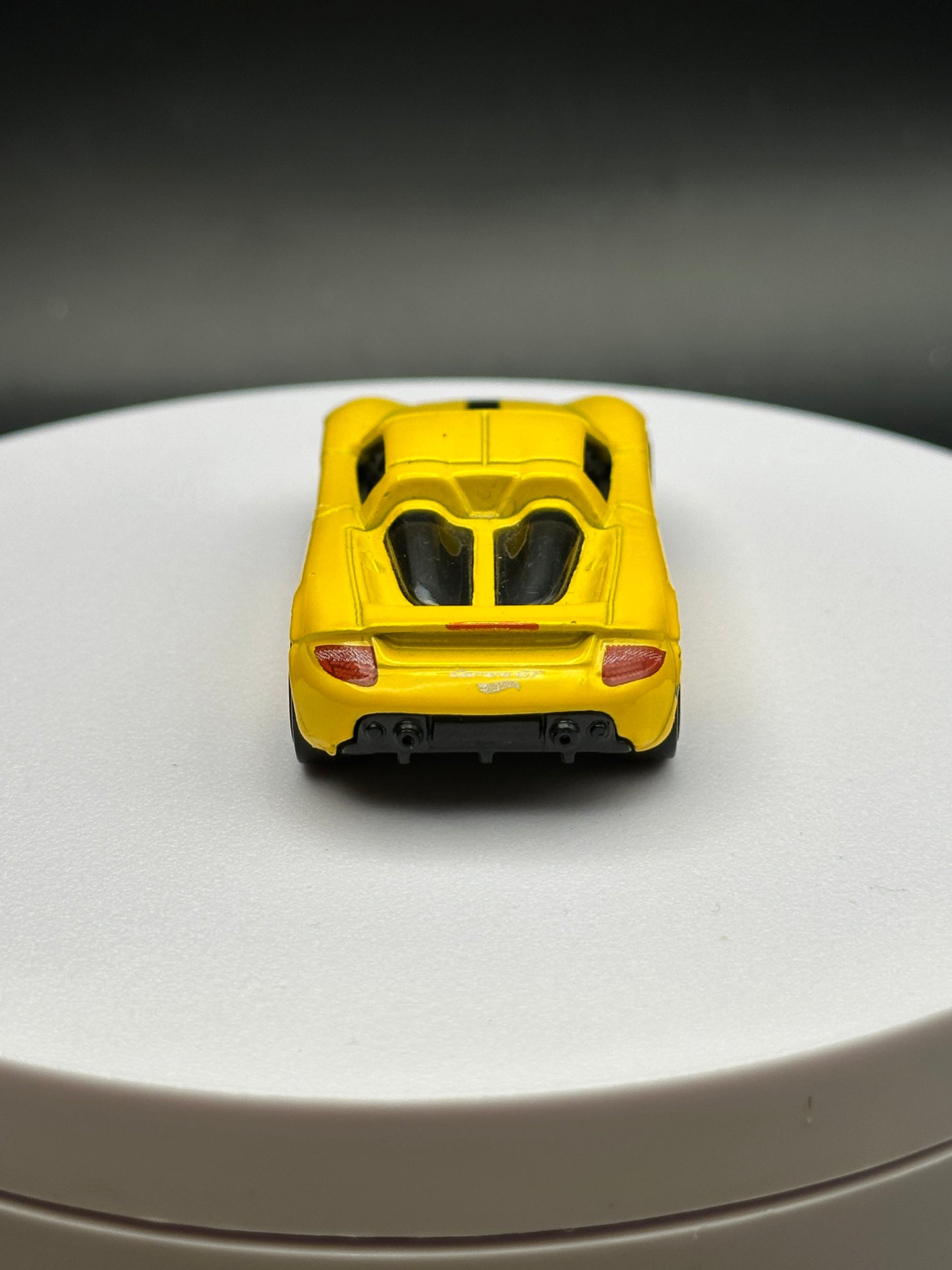 HOT WHEELS - PORSCHE CARRERA GT (2016) - HW EXOTICS 4/10 - LOOSE