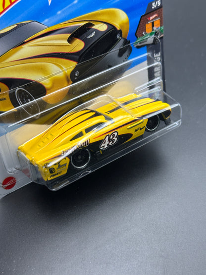 HOT WHEELS - ASTON MARTIN DB4GT HIGH SPEED EDITION (2025) - HW DREAM GARAGE 3/5