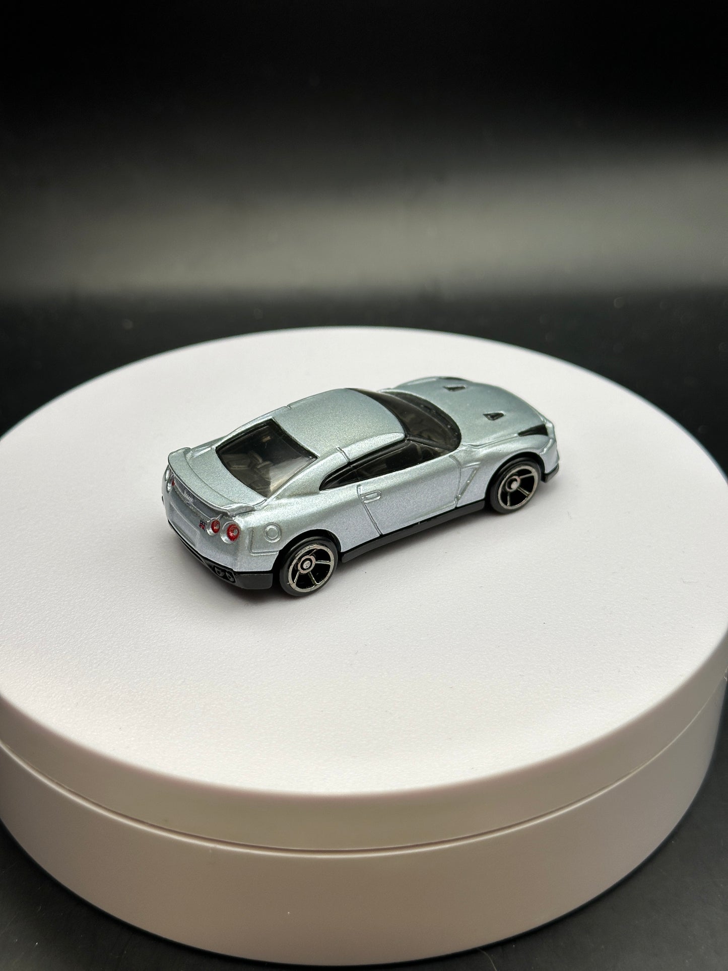 HOT WHEELS - 2009 NISSAN GT-R (2018) - SILVER SERIES - FAST AND FURIOUS 5/6 - LOOSE