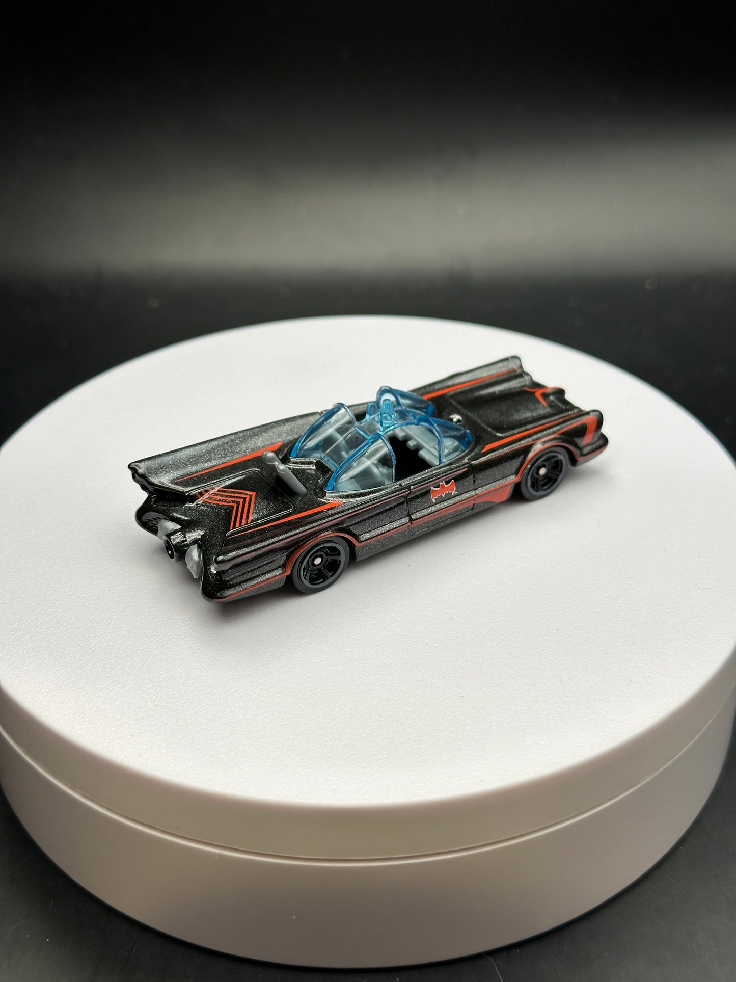 HOT WHEELS - TV SERIES BATMOBILE (2018) - HW BATMAN 5/5 - LOOSE
