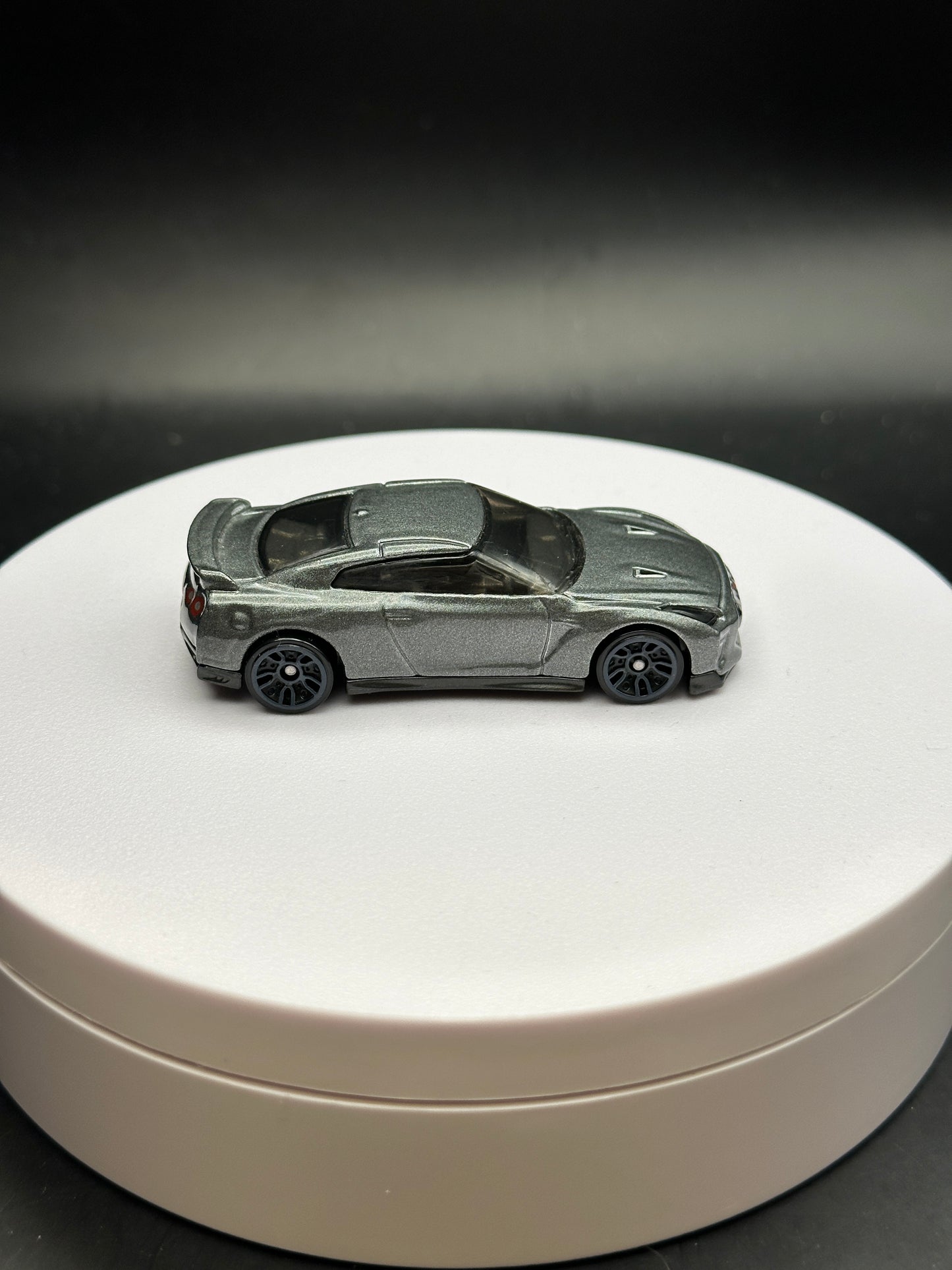 HOT WHEELS - 17 NISSAN GTR R35 (2017) - HW NIGHTBURNERZ 1/10 - LOOSE