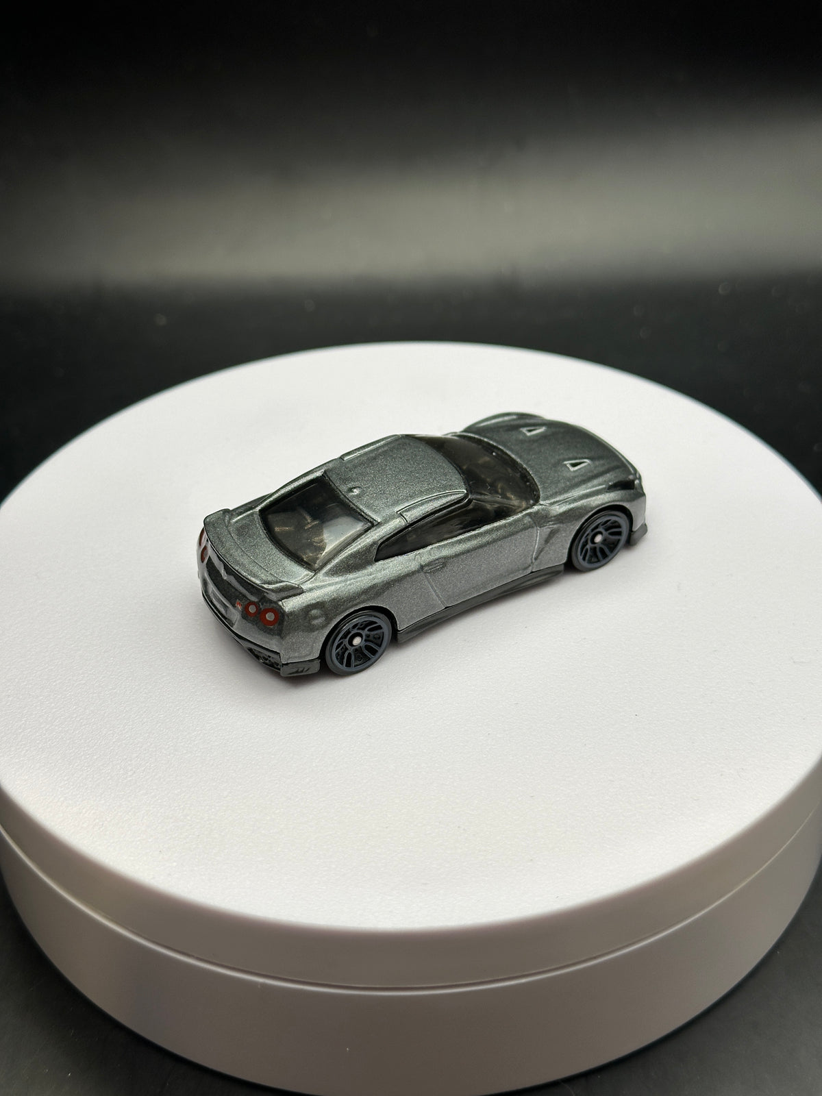 HOT WHEELS - 17 NISSAN GTR R35 (2017) - HW NIGHTBURNERZ 1/10 - LOOSE