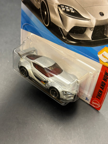 HOT WHEELS - 20 TOYOTA GR SUPRA (2026) - HW THEN AND NOW 6/10