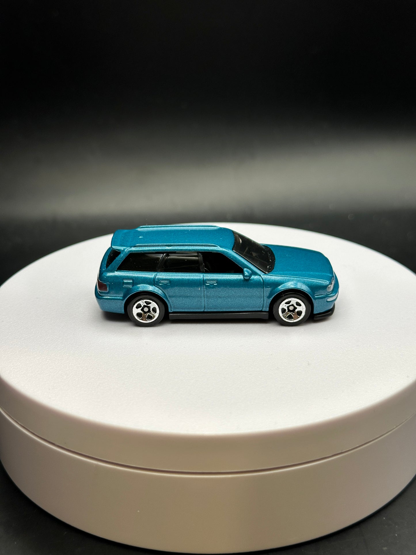 HOT WHEELS - 94 AUDI AVANT RS2 (2024) - FACTORY FRESH 9/10 - LOOSE