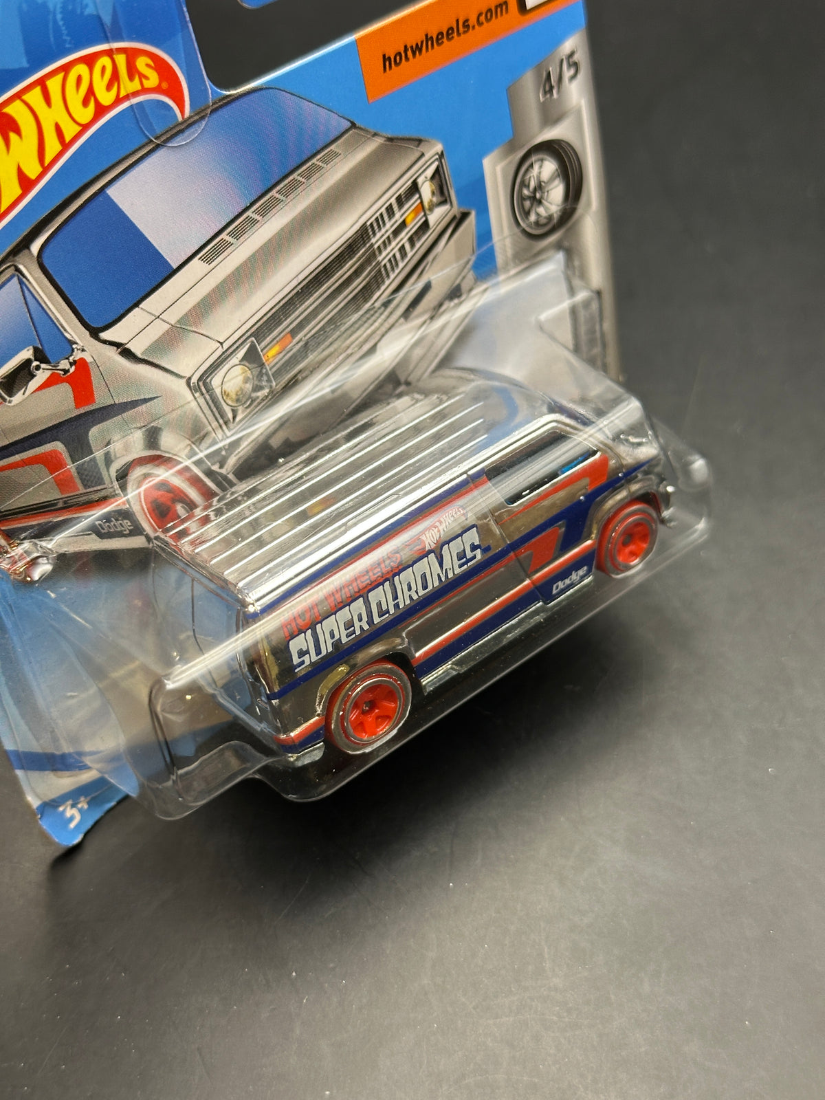 HOT WHEELS - CUSTOM 77 DODGE VAN (2019) - HW SUPER CHROMES 4/5