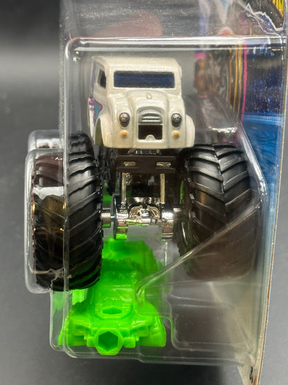 HOT WHEELS MONSTER TRUCKS - MILK MONSTER - TREASURE HUNT