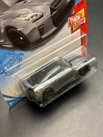 HOT WHEELS - 17 NISSAN GTR R35 (2021) - THEN AND NOW 2/10