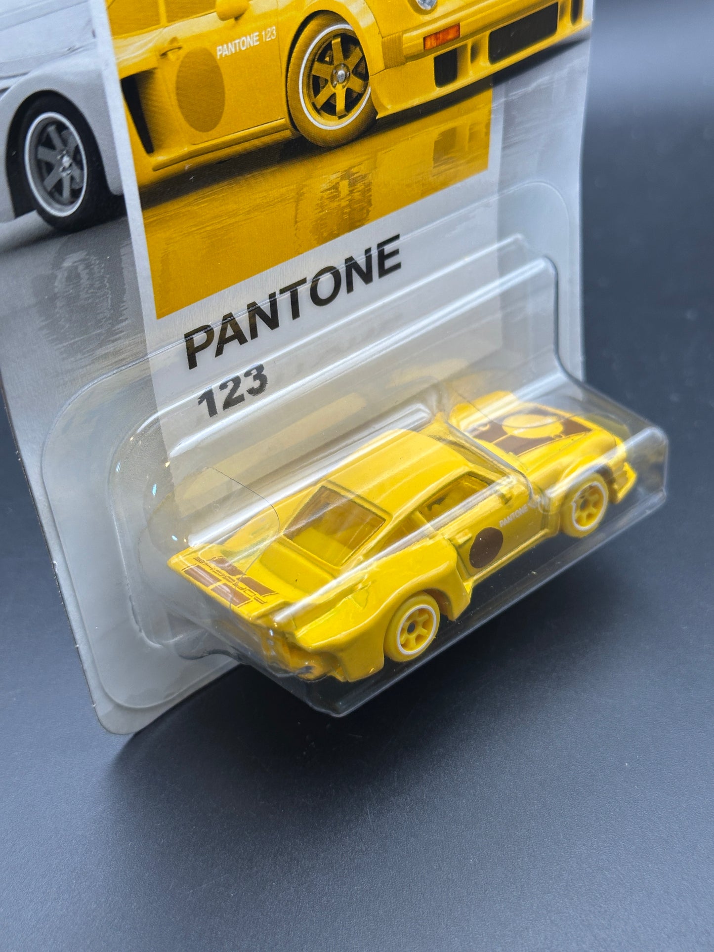 HOT WHEELS - PORSCHE 934/5 (2026) - HW PANTONE SERIES 6/6