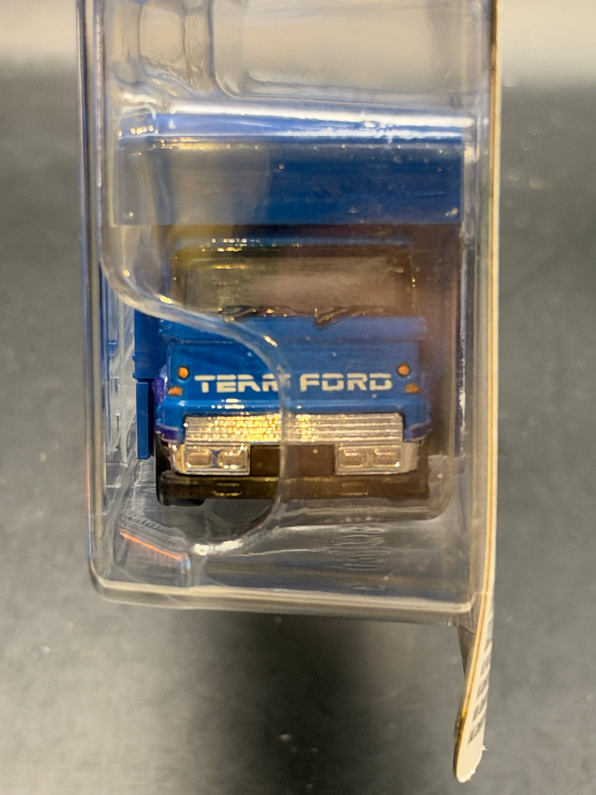 HOT WHEELS - FORD CAPRI GR5 / FLEET FLYER (2026) TEAM TRANSPORT #88