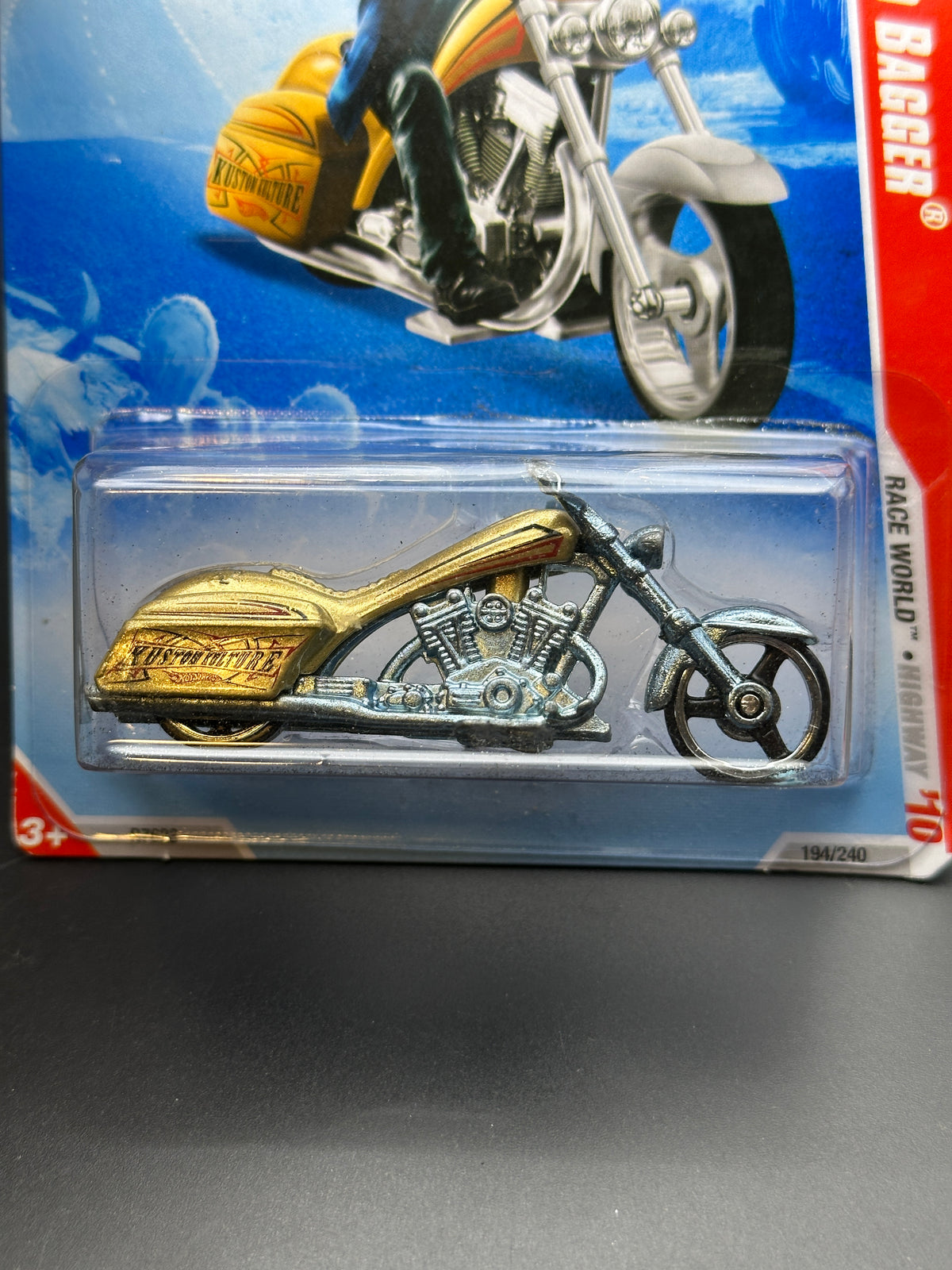 HOT WHEELS - BAD BAGGER (2010) - HW RACE WORLD HIGHWAY 10 2/4
