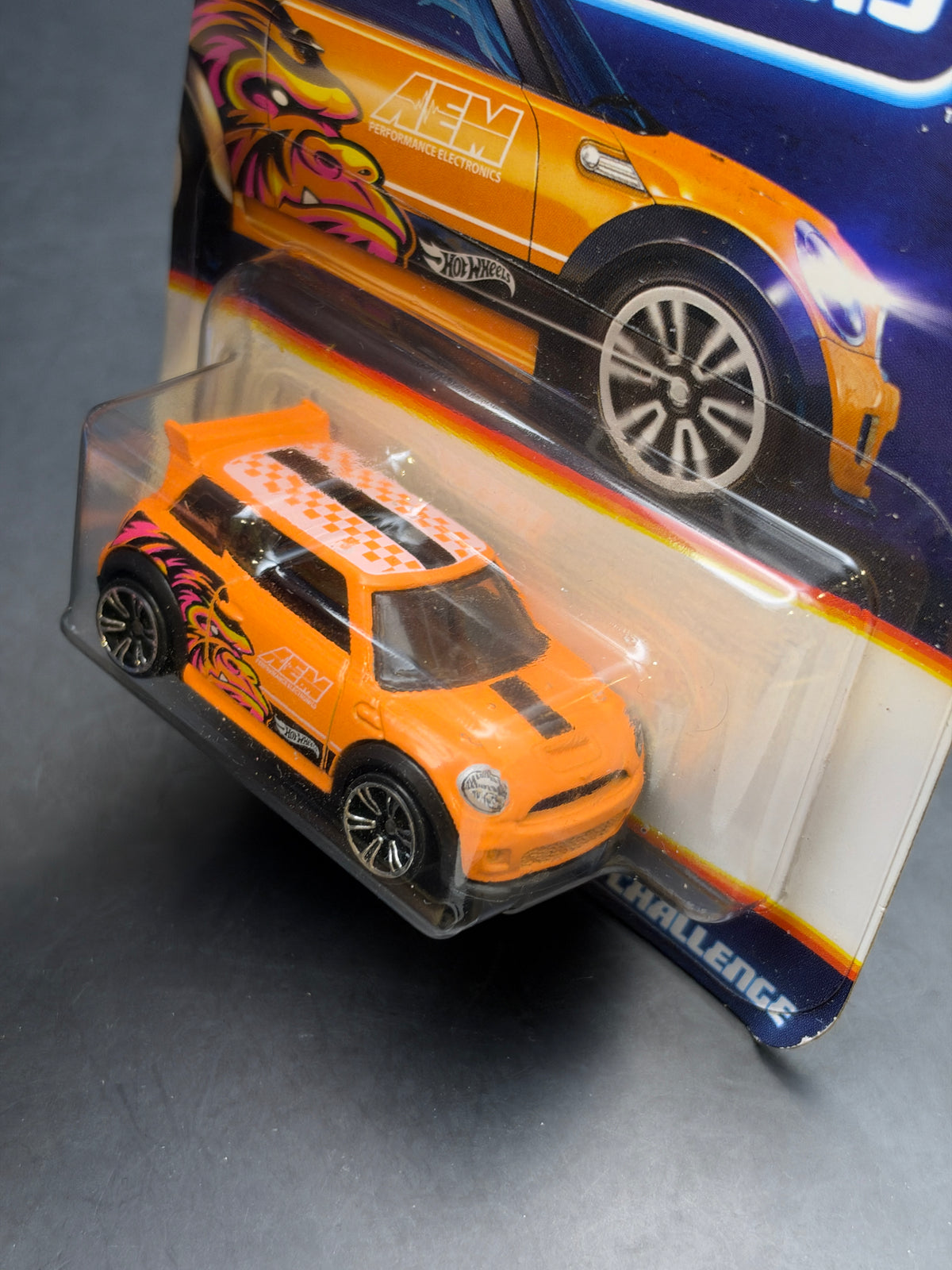 HOT WHEELS - MINI COOPER S CHALLENGE (2025) - NEON SPEEDERS SERIES 5/8