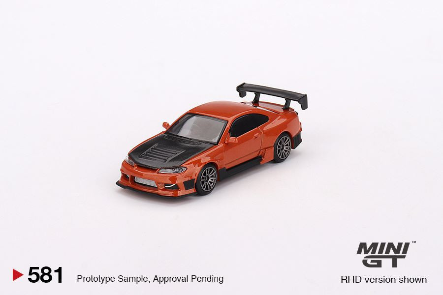 MINI GT - NISSAN SILVA S-15 D-MAX - METALLIC ORANGE